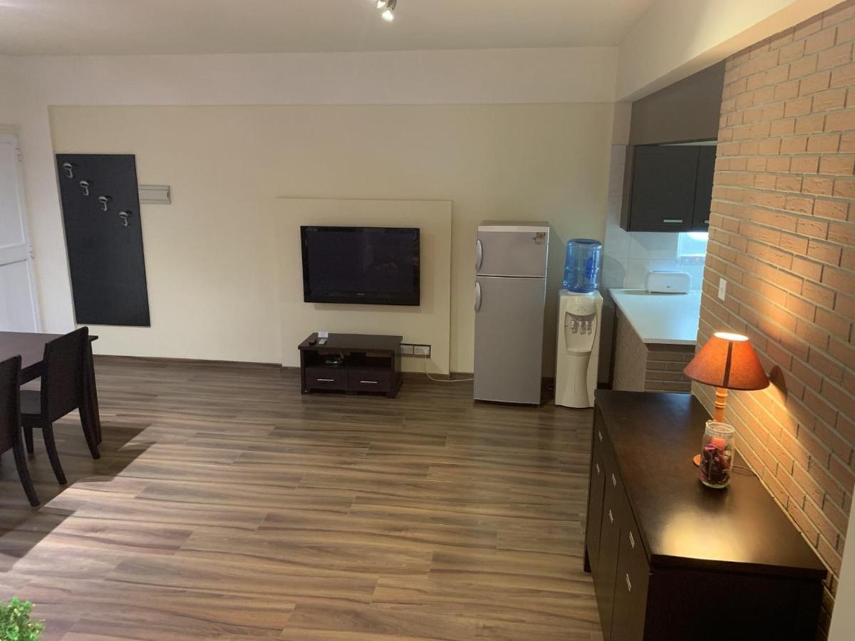 Kika Court 2 Apartman Paralímni Kültér fotó