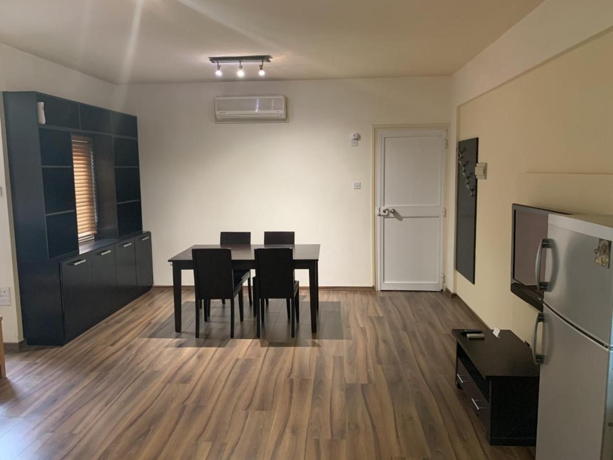 Kika Court 2 Apartman Paralímni Kültér fotó