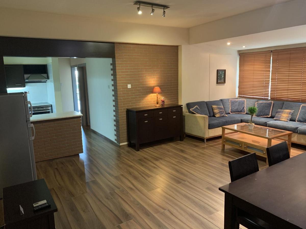 Kika Court 2 Apartman Paralímni Kültér fotó