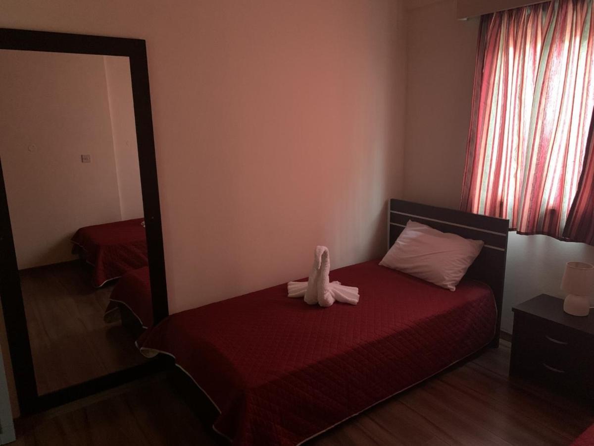 Kika Court 2 Apartman Paralímni Kültér fotó