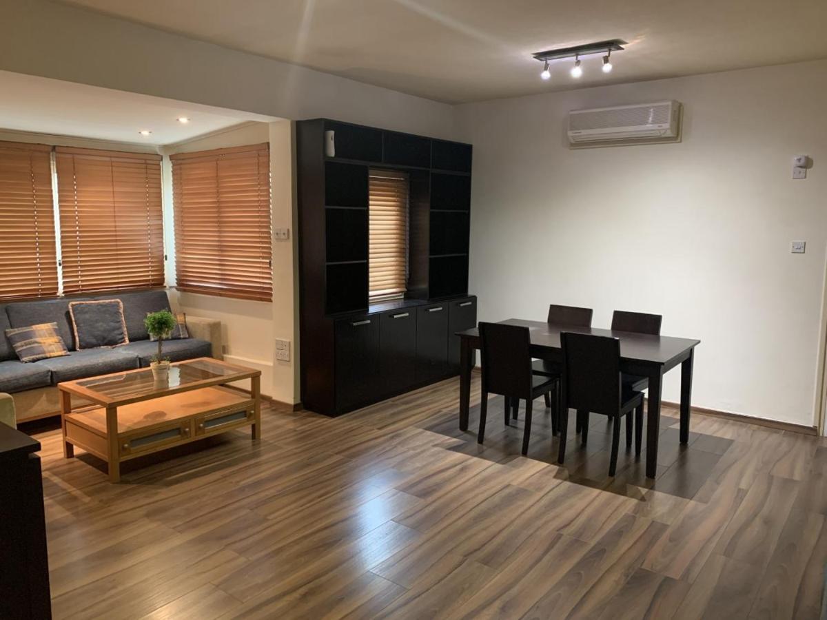 Kika Court 2 Apartman Paralímni Kültér fotó